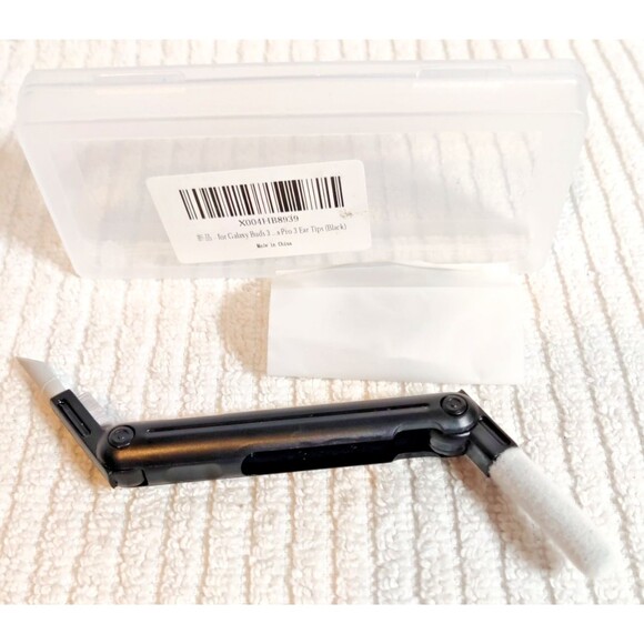 3 in 1 Cleaner Kit w/3 pair earbud tips, Earbuds Cleaning Pen Tool Brush NEW - Picture 1 of 12